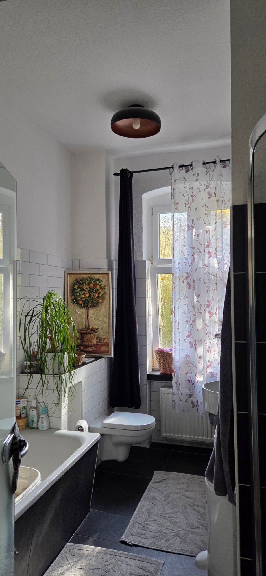 Bad mit Dusche und Badewanne Wohnung Berlin