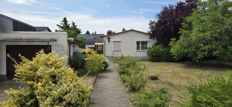 Hauptbild: Kleines Haus zum Sanieren mit gro�em Grundst�ck