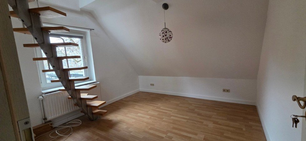 Schlafzimmer mit Treppe zum DG Reihenendhaus Berlin