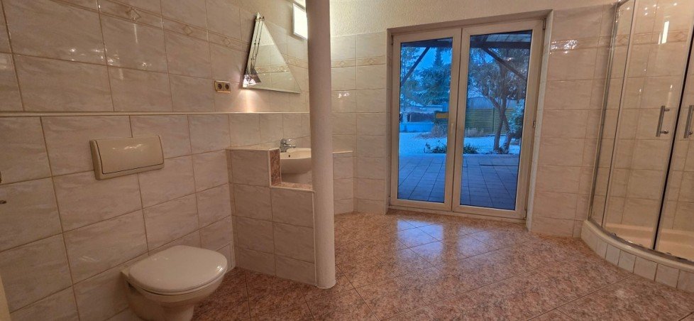 Bad im EG Reihenendhaus Berlin